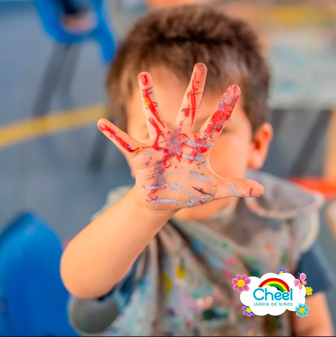 Exploración sensorial y juego educativo con metodología constructivista Kínder Cheel
